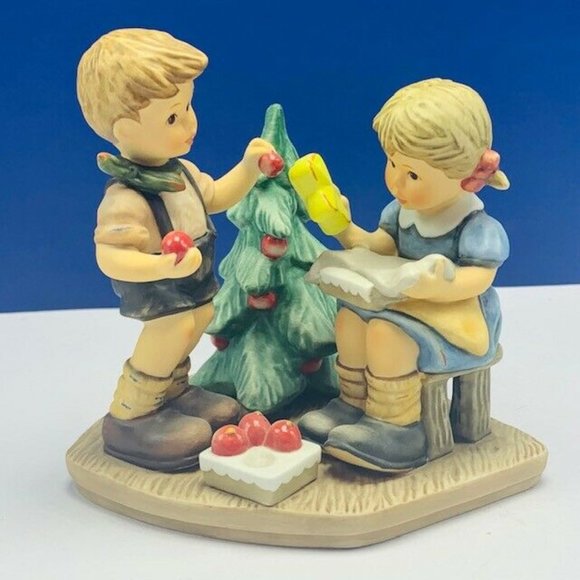 Berta Hummel Goebel figurine Decorating Tree NIB - Picture 3 of 5